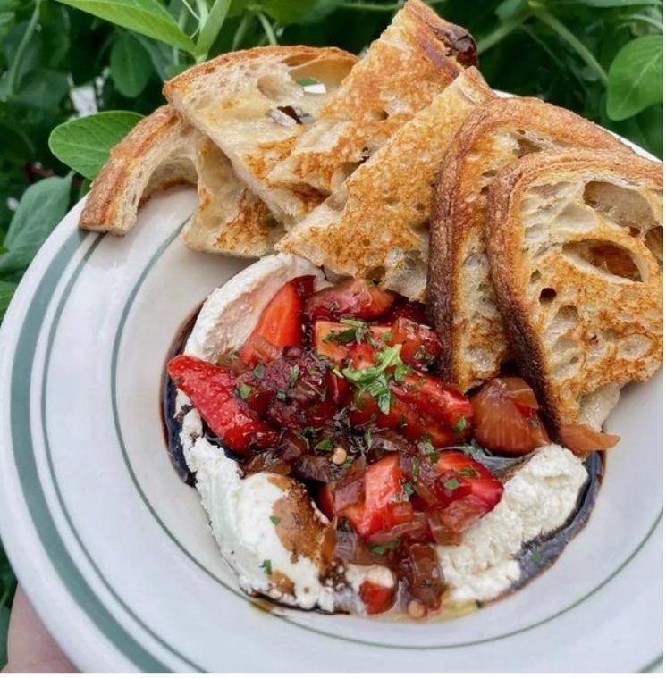 Whipped ricotta with roasted tomatoes and toasted bread